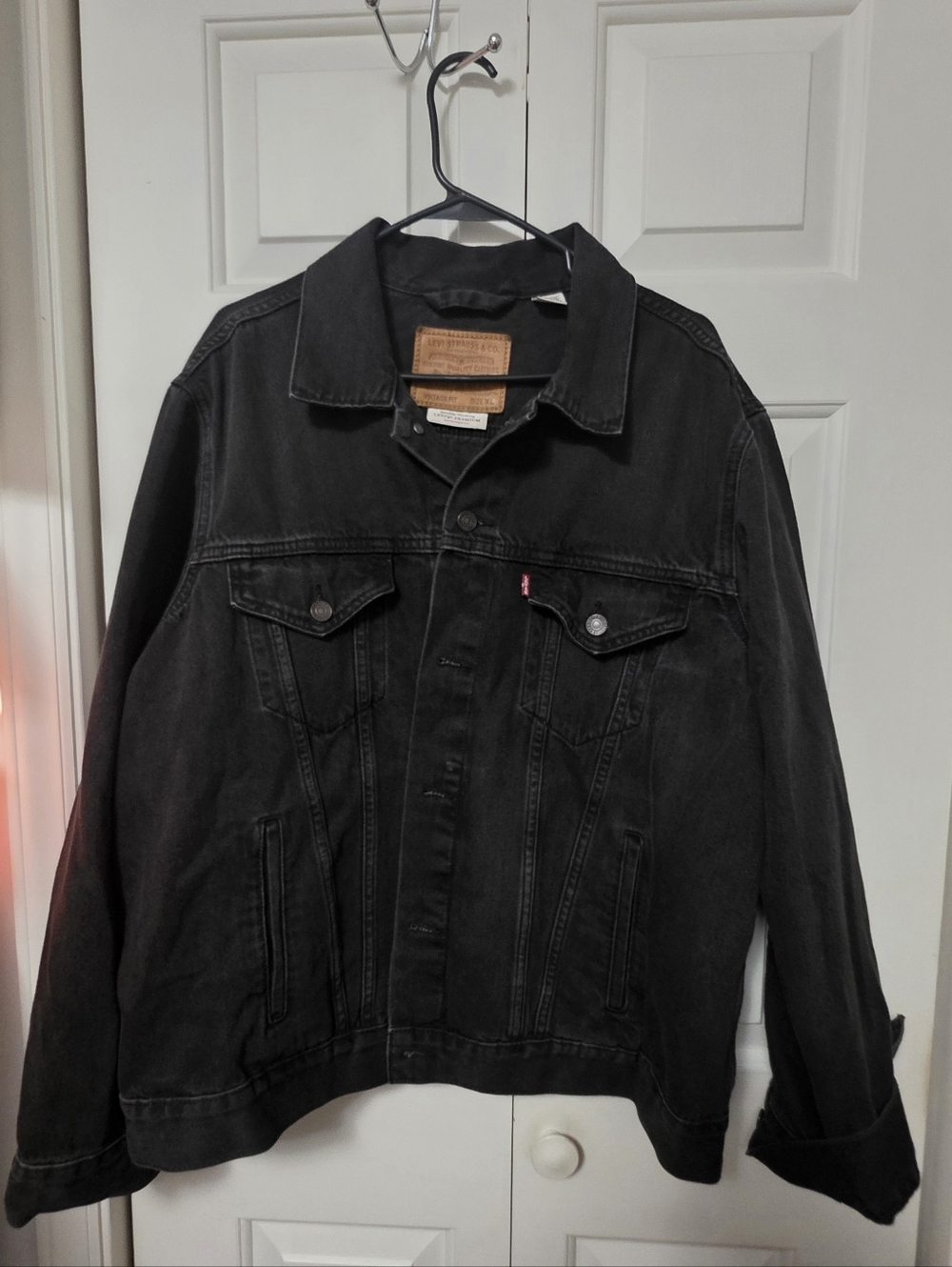 Levi's Black Denim Trucker Jacket - Men's Vintage Fit Size XL